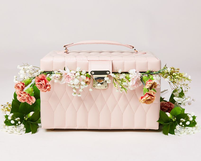 329715_carolineflowersinbox